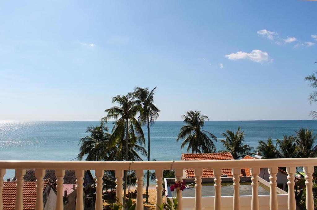 Palm-shaded garden opening onto the sea