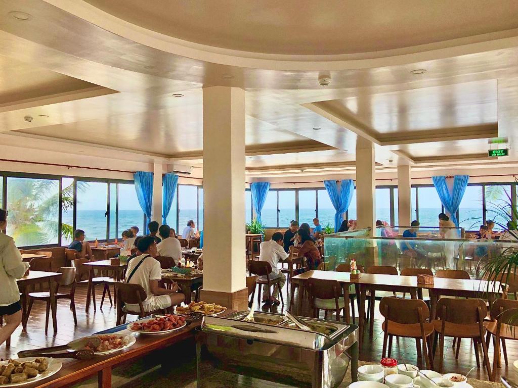 Island flavours by the water